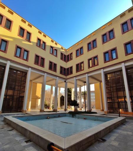 عکس دانشکده حقوق