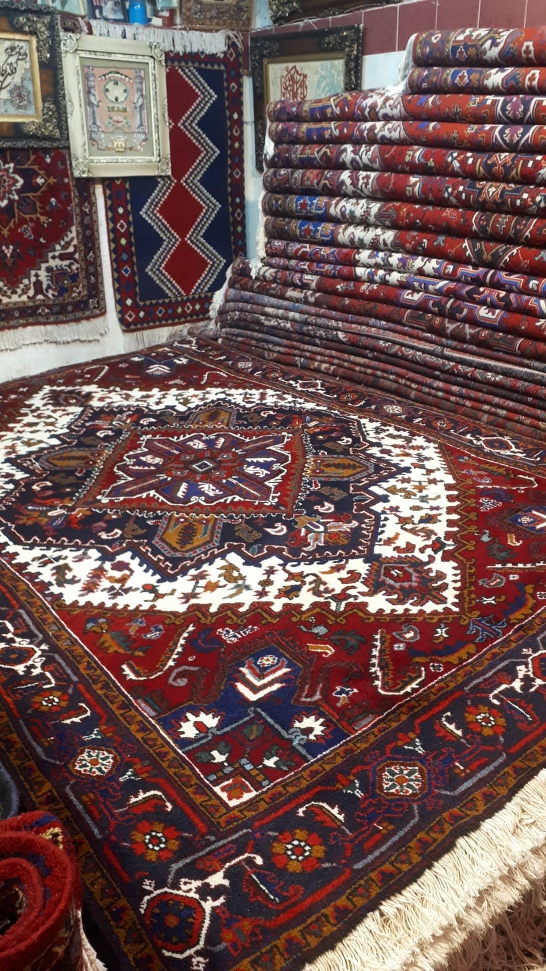 عکس فرش وطن پرست و پسران