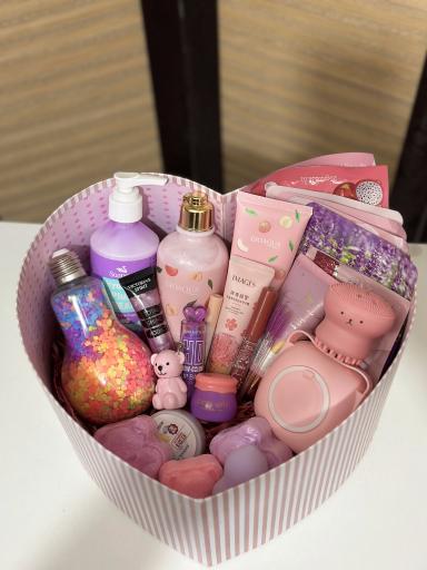 عکس لوازم آرایشی و مراقبت پوستی زیبانو