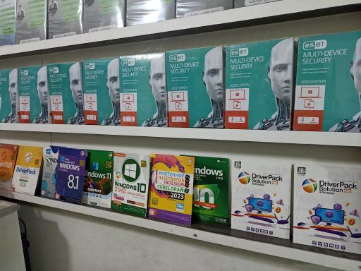 عکس کافی نت و محصولات فرهنگی تکامل ذهن