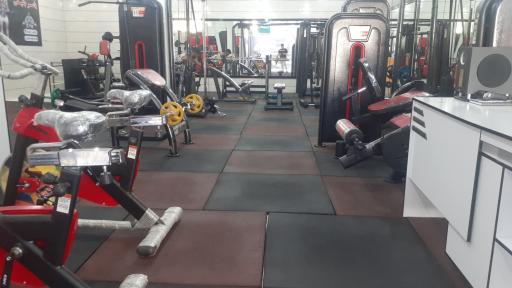 عکس باشگاه بدنسازی اَتم