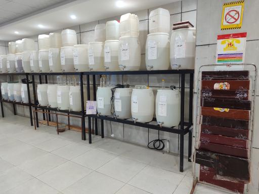 عکس آب میوه طبیعی باغ بهشت