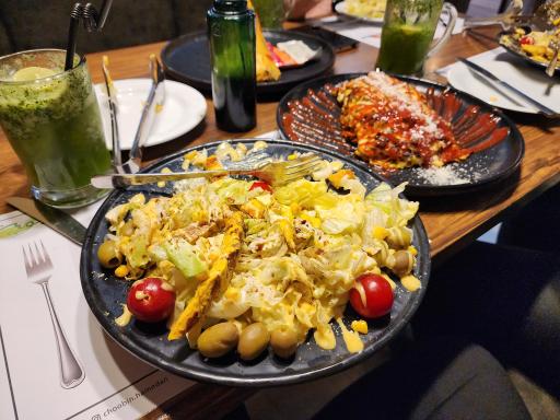 عکس رستوران ایتالیایی چوبین