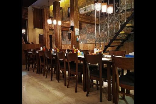 عکس رستوران ایتالیایی چوبین