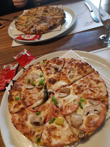 عکس رستوران ایتالیایی چوبین