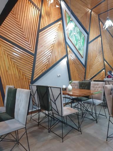 عکس کافه رستوران برنا