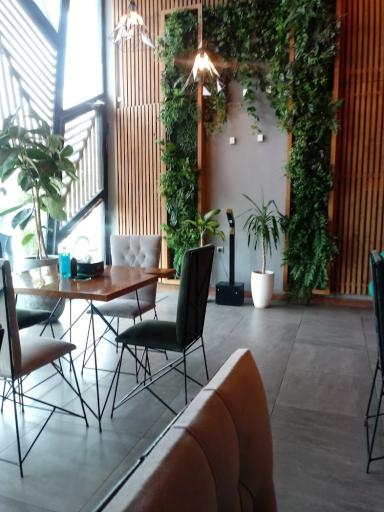 عکس کافه رستوران برنا