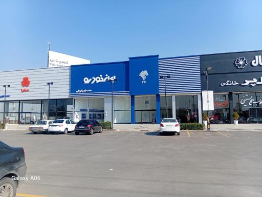 عکس نمایندگی ۳۱۱۱ ايران خودرو کهربایی