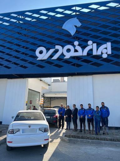 عکس نمایندگی ۳۱۱۱ ايران خودرو کهربایی