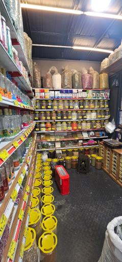 عکس عطاری میدان میوه و تره بار ولنجک