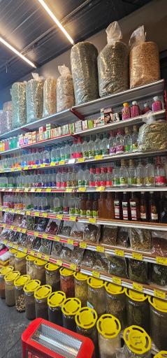 عکس عطاری میدان میوه و تره بار ولنجک