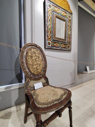 عکس موزه نقاشی پشت شیشه