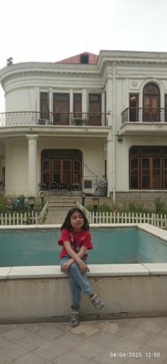 عکس موزه نقاشی پشت شیشه