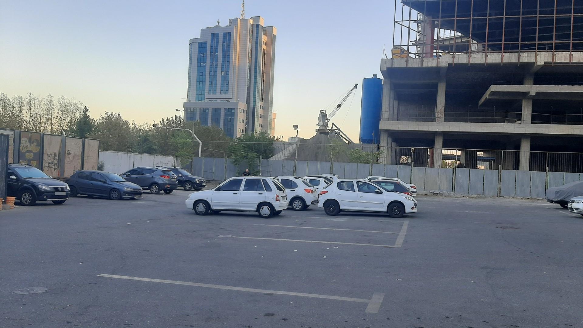 عکس پارکینگ پارک آب و آتش