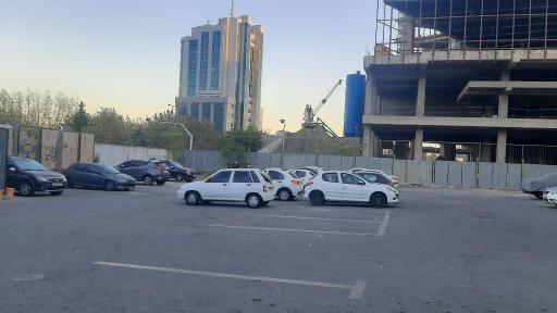 عکس پارکینگ پارک آب و آتش