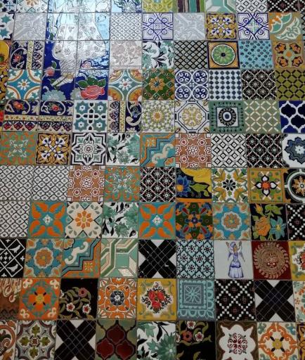 عکس موزه نقاشی پشت شیشه