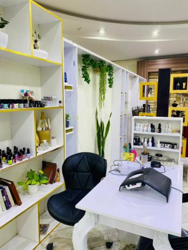 عکس سالن زیبایی میرزایی