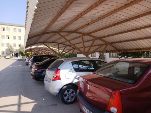 پارکینگ کارکنان دانشکده علوم انسانی