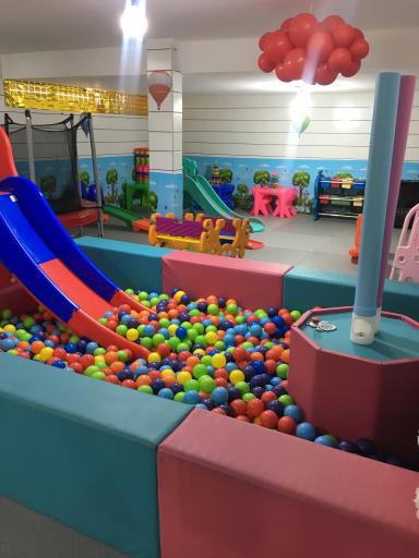 عکس خانه بازى وشهرمشاغل بالونيا