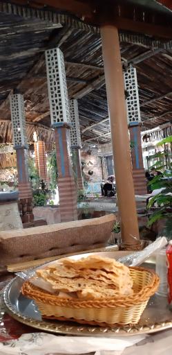 عکس باغ رستوران سفره ایرانی