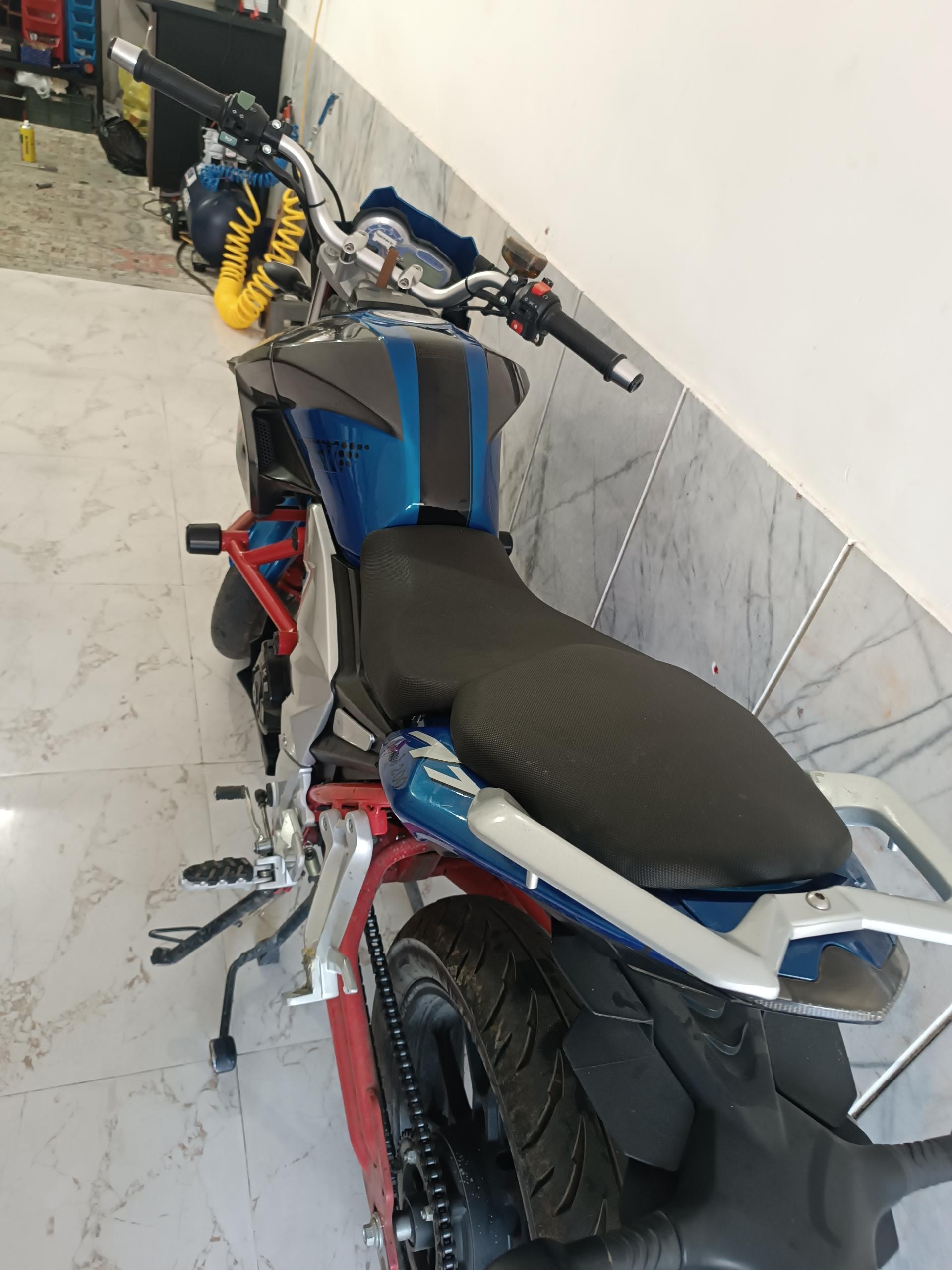 عکس تعمیرگاه موتور سرویس راید