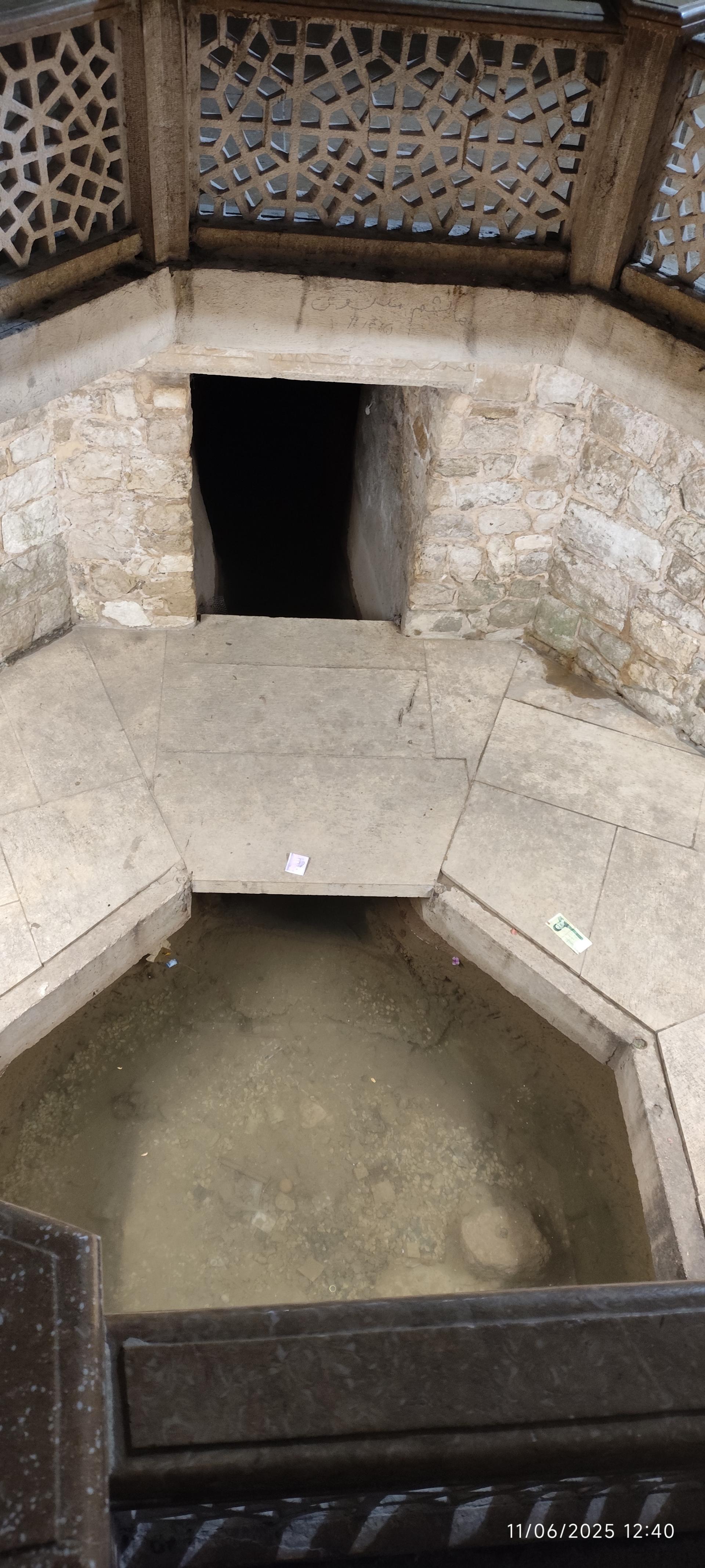 عکس حوضخانه آرامگاه سعدی