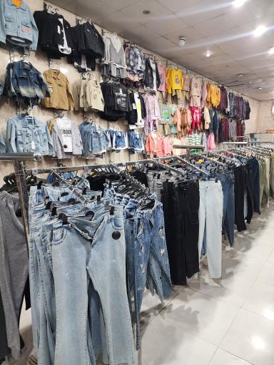 عکس ارزانسرای پوشاک کربلاییها 