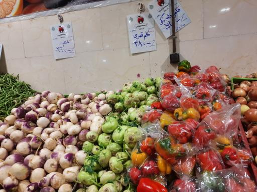 عکس بازار میوه و تره بار ارغوان