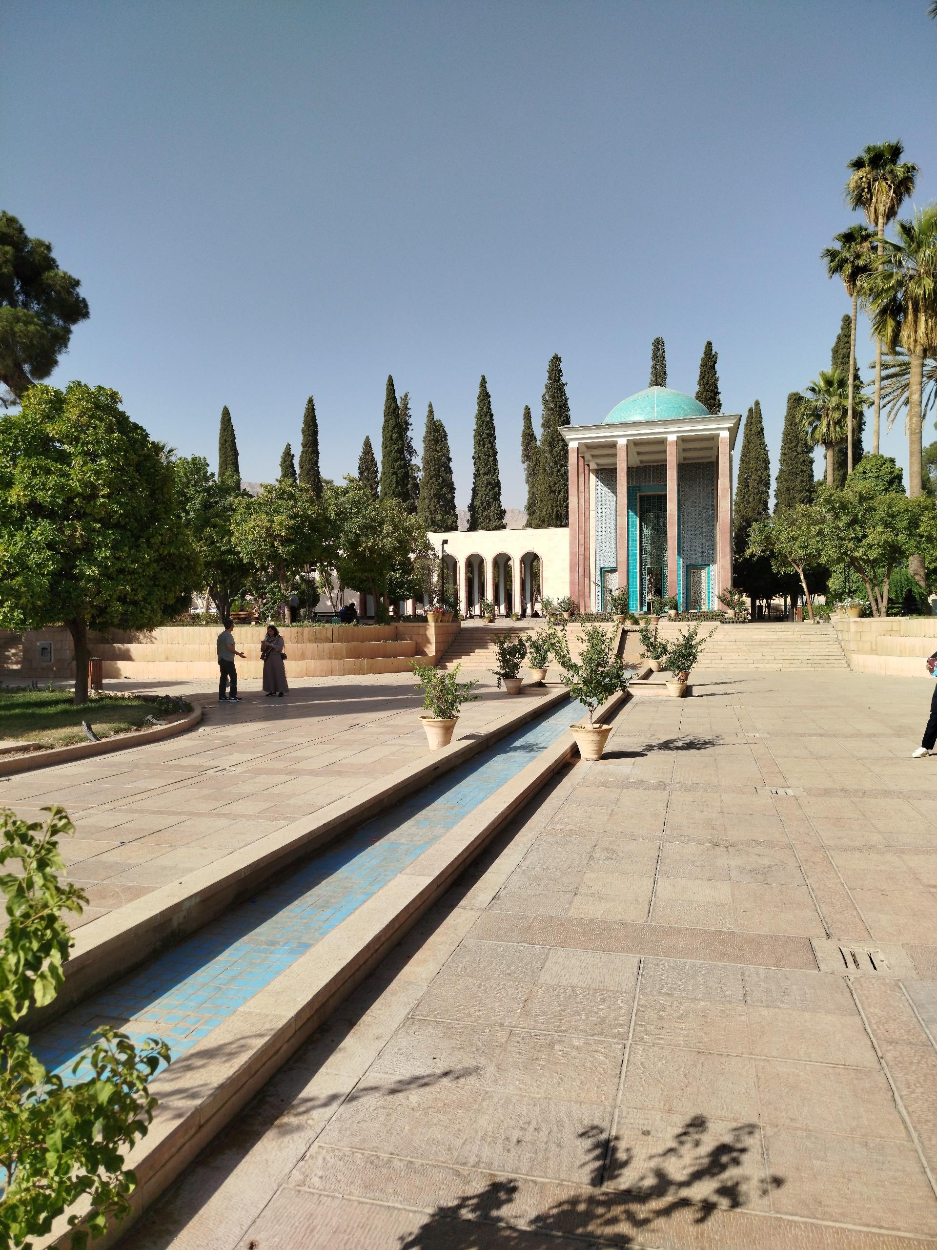 عکس حوضخانه آرامگاه سعدی