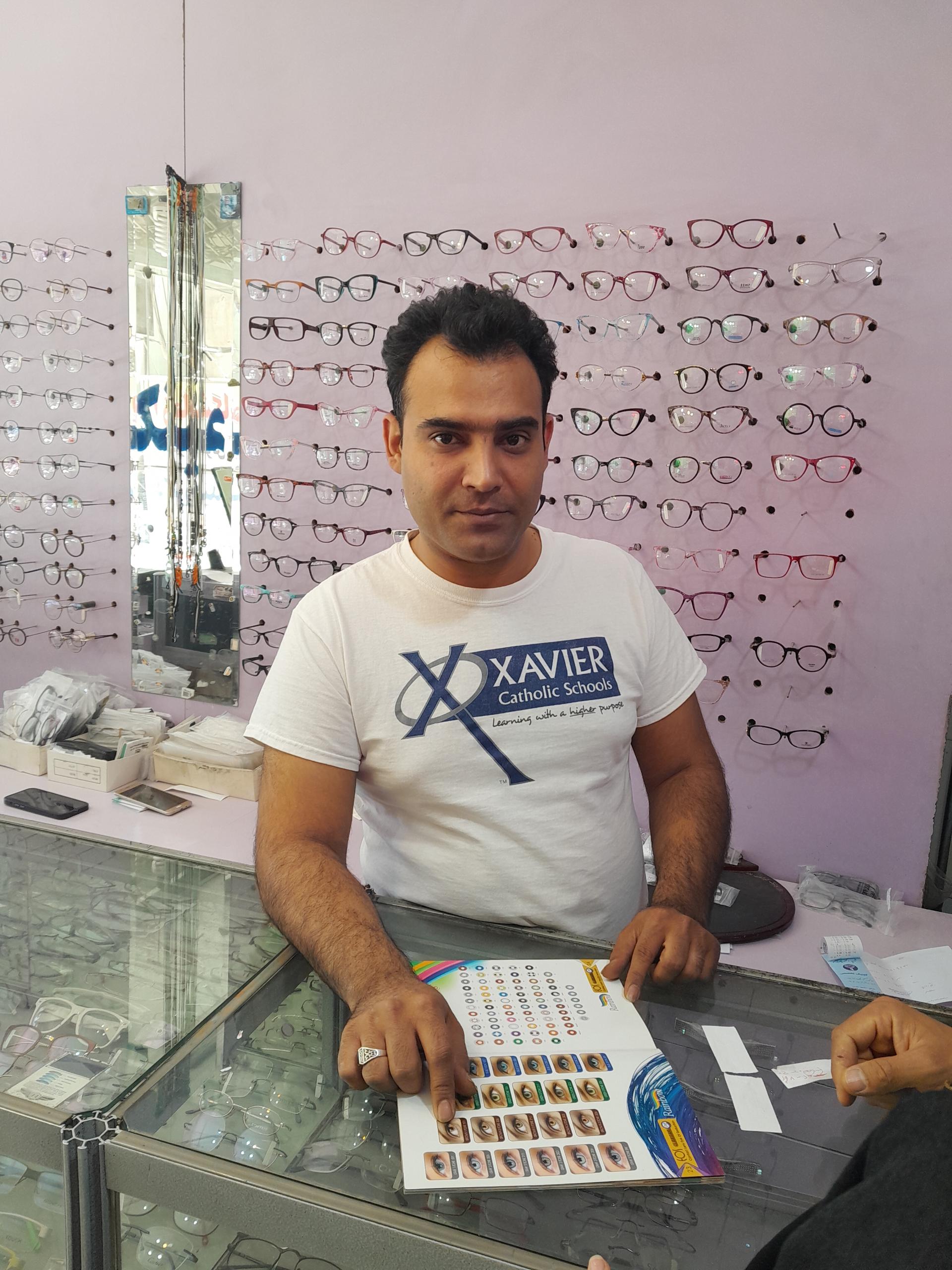 عکس عینک و بینایی سنجی توس 