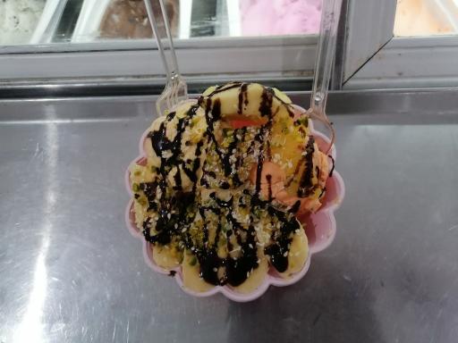 عکس آبمیوه و بستنی داداش سیا