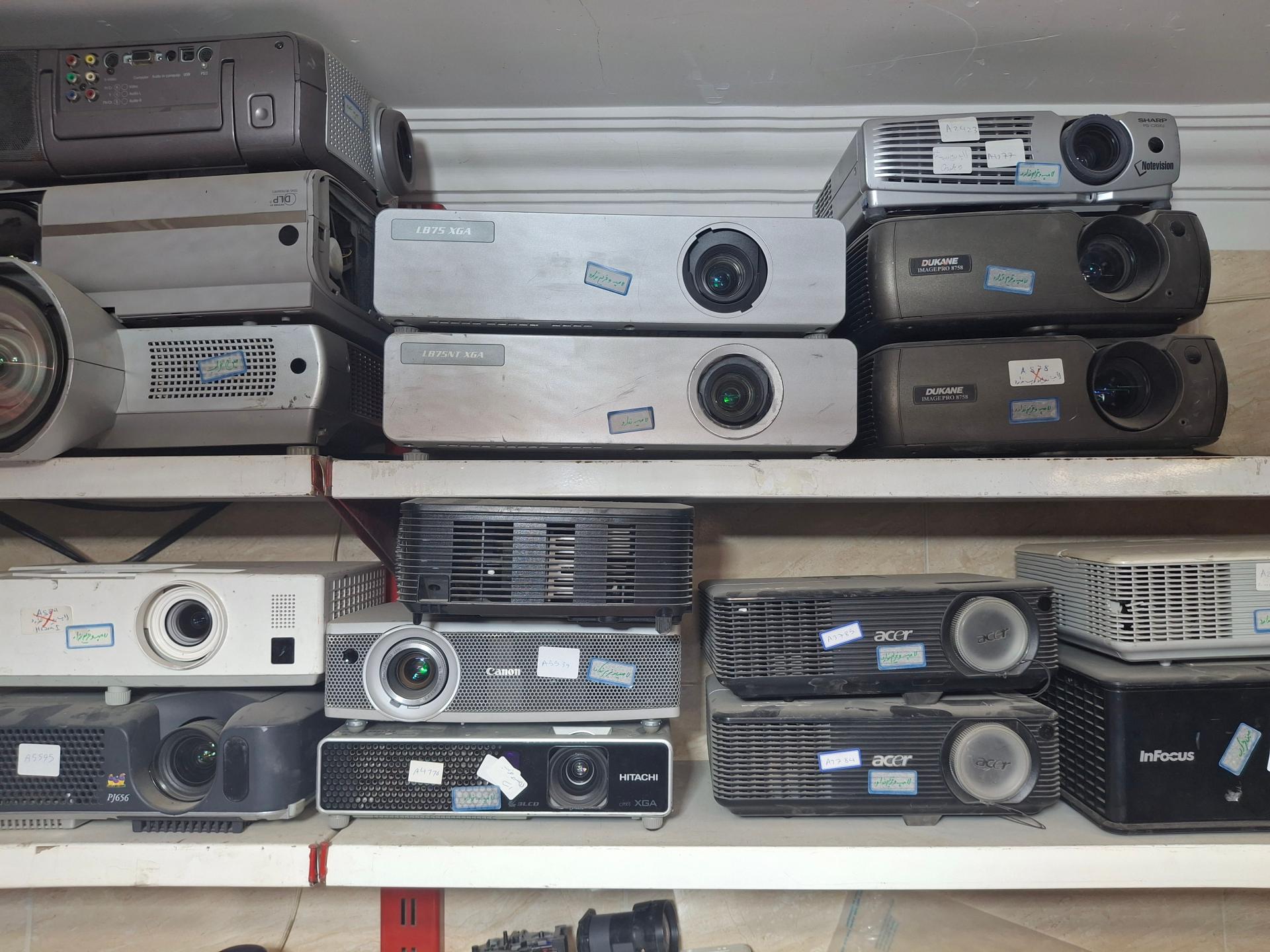 عکس فروشگاه ویدئو پروژکتور