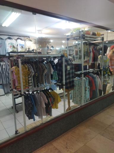 لباس فروشی پرستوی خلیج 