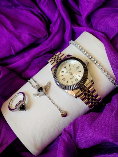 عکس گالری قلب بنفش