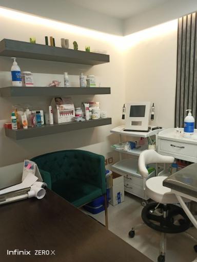 عکس کلینیک پوست مو و لیزر دکتر کیمیا مومنی (این کلینیک)