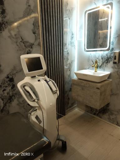 عکس کلینیک پوست مو و لیزر دکتر کیمیا مومنی (این کلینیک)