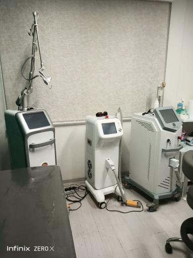 عکس کلینیک پوست مو و لیزر دکتر کیمیا مومنی (این کلینیک)