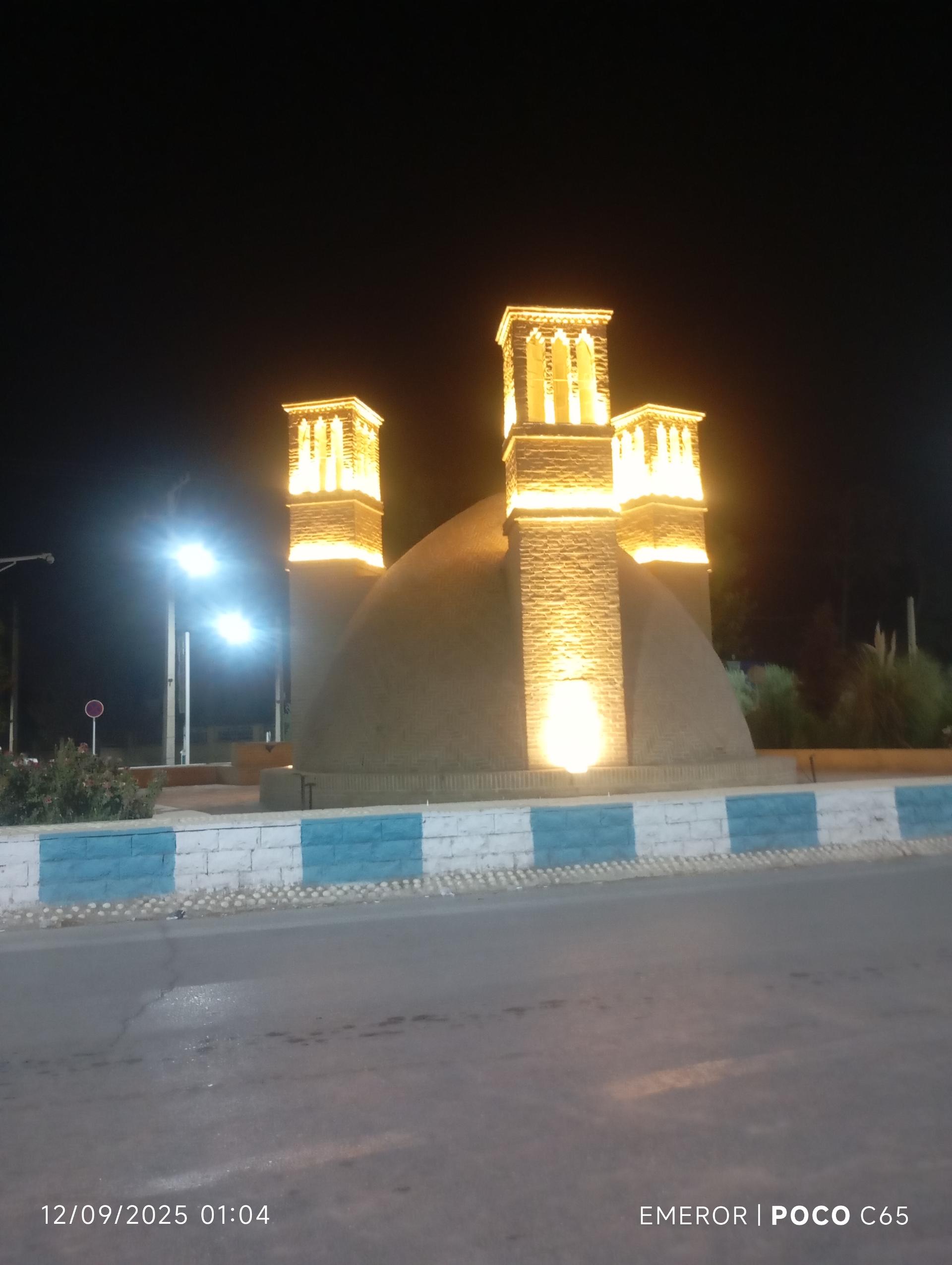 عکس میدان دانشجو میبد