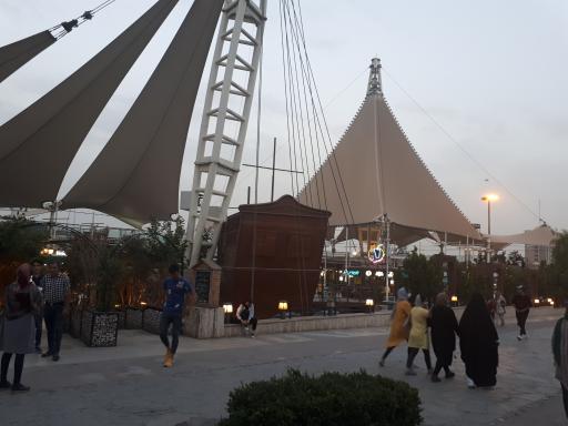 عکس فود کورت جزیره