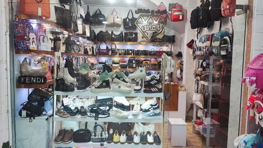 عکس فروشگاه کیف و کفش الماس