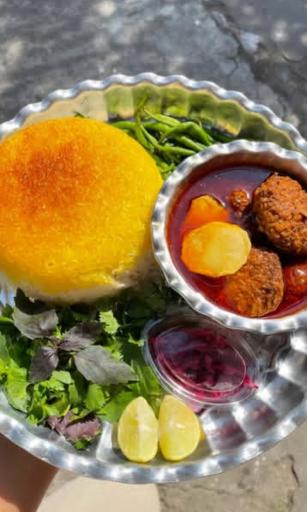 عکس تهیه غذای عمه خانم