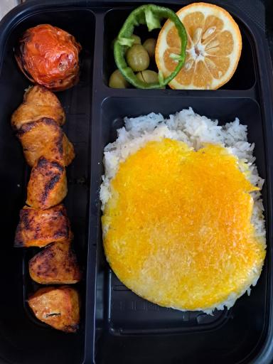 عکس تهیه غذای عمه خانم