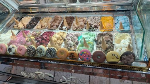 عکس کافه بستنی نارگیل