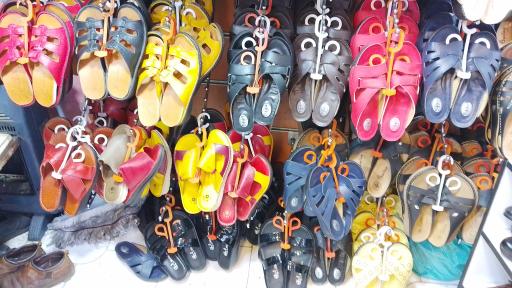 عکس کیف و کفش طبی زنانه پا به پا