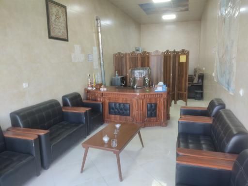 عکس مشاور املاک آلاچیق