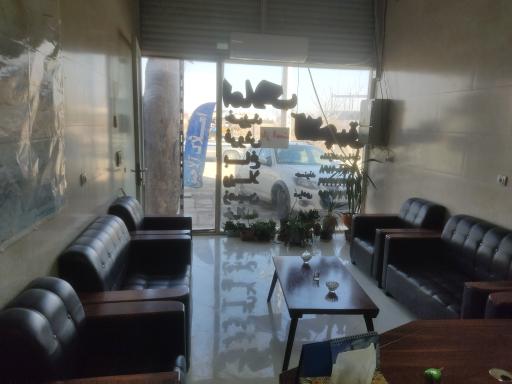 عکس مشاور املاک آلاچیق