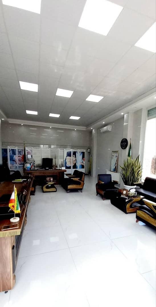 عکس مشاورین املاک عمارت