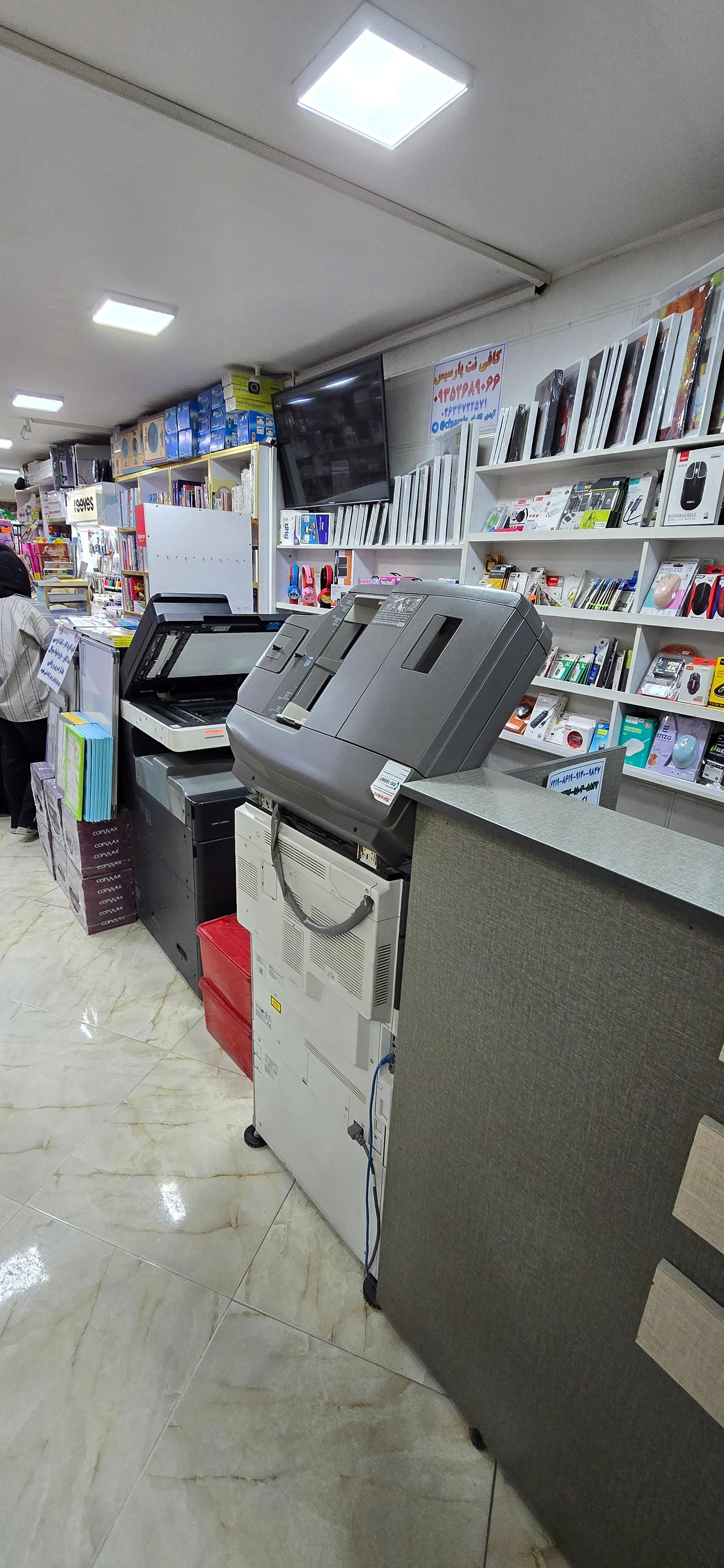 عکس کافی نت پارسیس و لوازم تحریر دانش لند