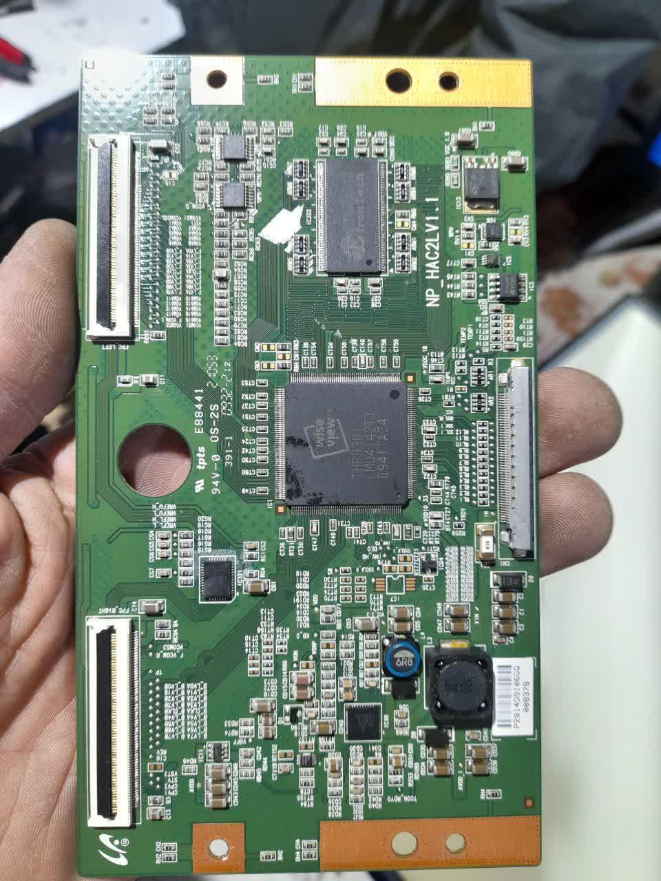 عکس فنی مهندسی و تعمیرات تلویزیون تخشا