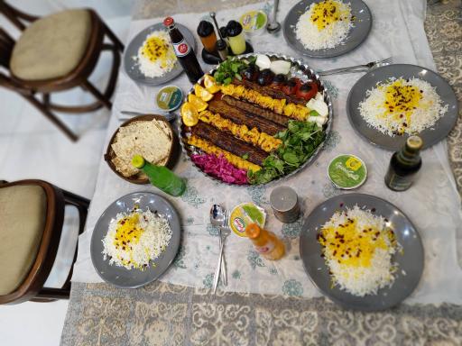 عکس رستوران و بیرون بـر سینـا